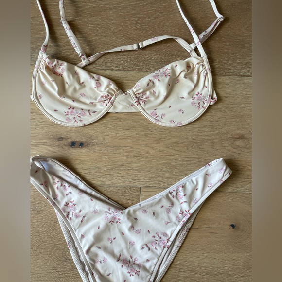 Frankie’s bikini set - Picture 2 of 8